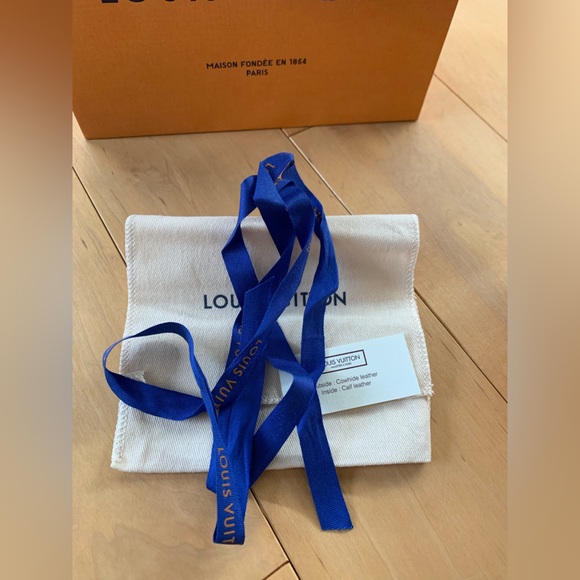 Authentic Louis Vuitton gift bag and wallet box (small) - Picture 6 of 9